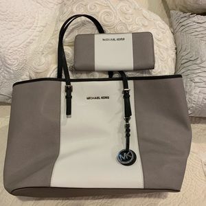 Michael Kors Grey and White purse matching wallet